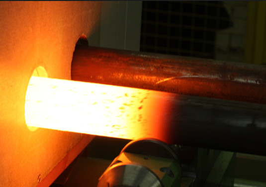 Máquina de calefacción industrial de inducción 120KW para la forja de las tuercas del cuchillo